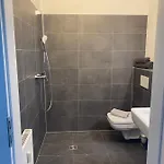 - Komfortable Einzelzimmer Und Doppelzimmer - Moderne Badezimmer, Schnelles Wlan, Self-check-in דירה *