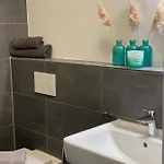 דירה - Komfortable Einzelzimmer Und Doppelzimmer - Moderne Badezimmer, Schnelles Wlan, Self-check-in *