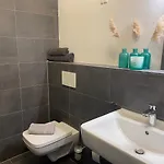 - Komfortable Einzelzimmer Und Doppelzimmer - Moderne Badezimmer, Schnelles Wlan, Self-check-in *