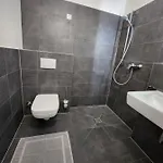 - Komfortable Einzelzimmer Und Doppelzimmer - Moderne Badezimmer, Schnelles Wlan, Self-check-in דירה בילפלד