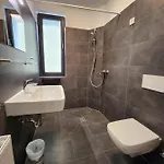 דירה - Komfortable Einzelzimmer Und Doppelzimmer - Moderne Badezimmer, Schnelles Wlan, Self-check-in