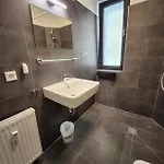 - Komfortable Einzelzimmer Und Doppelzimmer - Moderne Badezimmer, Schnelles Wlan, Self-check-in בילפלד