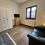 - Komfortable Einzelzimmer Und Doppelzimmer - Moderne Badezimmer, Schnelles Wlan, Self-check-in בילפלד