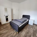 Apartmán - Komfortable Einzelzimmer Und Doppelzimmer - Moderne Badezimmer, Schnelles Wlan, Self-check-in *