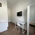 - Komfortable Einzelzimmer Und Doppelzimmer - Moderne Badezimmer, Schnelles Wlan, Self-check-in ビーレフェルト