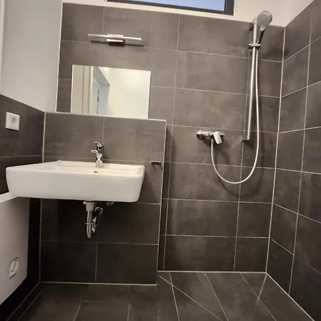 Daire - Komfortable Einzelzimmer Und Doppelzimmer - Moderne Badezimmer, Schnelles Wlan, Self-check-in Bielefeld