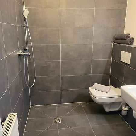 - Komfortable Einzelzimmer Und Doppelzimmer - Moderne Badezimmer, Schnelles Wlan, Self-check-in