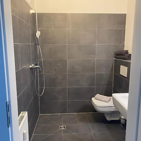 - Komfortable Einzelzimmer Und Doppelzimmer - Moderne Badezimmer, Schnelles Wlan, Self-check-in Appartement *