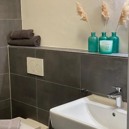 Daire - Komfortable Einzelzimmer Und Doppelzimmer - Moderne Badezimmer, Schnelles Wlan, Self-check-in *