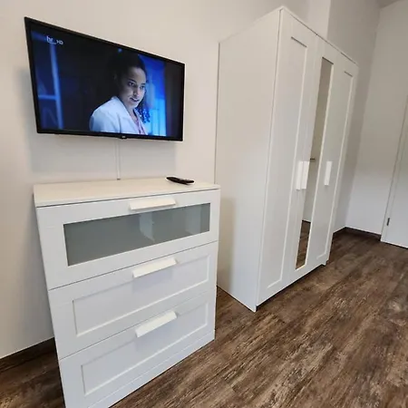 Appartement - Komfortable Einzelzimmer Und Doppelzimmer - Moderne Badezimmer, Schnelles Wlan, Self-check-in *