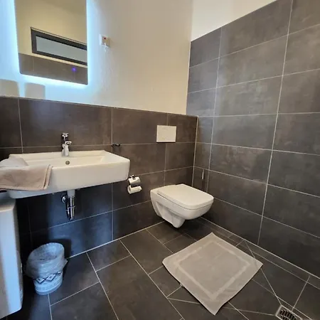 - Komfortable Einzelzimmer Und Doppelzimmer - Moderne Badezimmer, Schnelles Wlan, Self-check-in