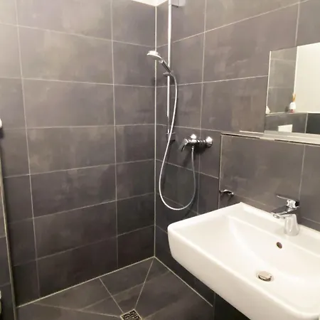 Appartement - Komfortable Einzelzimmer Und Doppelzimmer - Moderne Badezimmer, Schnelles Wlan, Self-check-in Bielefeld