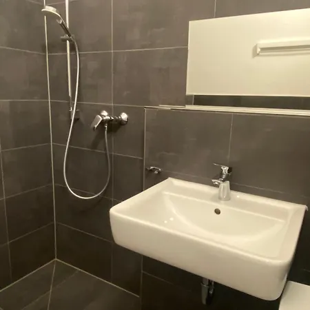 - Komfortable Einzelzimmer Und Doppelzimmer - Moderne Badezimmer, Schnelles Wlan, Self-check-in