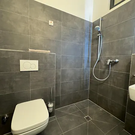 - Komfortable Einzelzimmer Und Doppelzimmer - Moderne Badezimmer, Schnelles Wlan, Self-check-in * Bielefeld