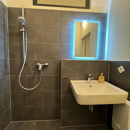 - Komfortable Einzelzimmer Und Doppelzimmer - Moderne Badezimmer, Schnelles Wlan, Self-check-in