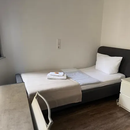 Business-&monteurzimmer - Komfortable Einzel- Und Doppelzimmer - Eigenes Modernes Badezimmer, Schnelles Wlan, Self-check-in Apartment *