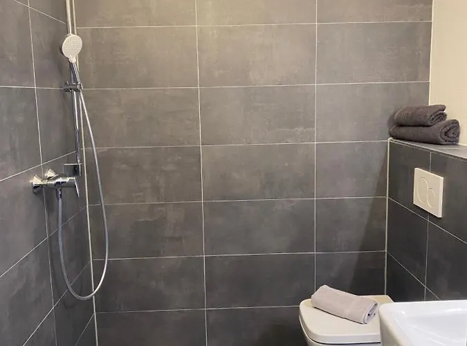 דירה Bielefeld City Apartments - Komfortable Einzelzimmer Und Doppelzimmer - Moderne Badezimmer, Schnelles Wlan, Self-Check-In בילפלד