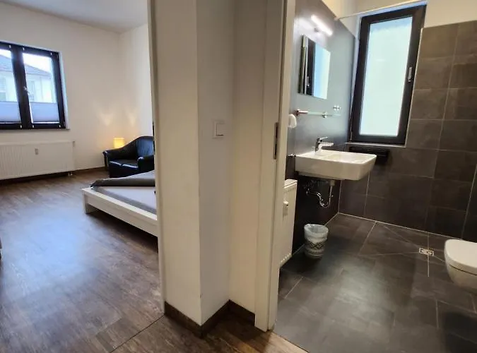 Bielefeld City Apartments - Komfortable Einzelzimmer Und Doppelzimmer - Modernes Badezimmer, Schnelles Wlan, Self-Check-In *