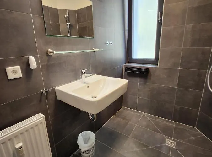 Bielefeld City Apartments - Komfortable Einzelzimmer Und Doppelzimmer - Modernes Badezimmer, Schnelles Wlan, Self-Check-In Bielefeld