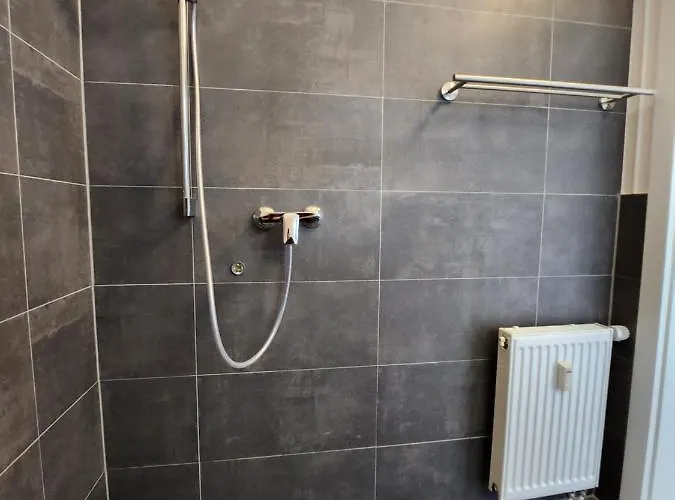 Bielefeld City Apartments - Komfortable Einzelzimmer Und Doppelzimmer - Modernes Badezimmer, Schnelles Wlan, Self-Check-In