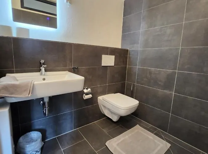 Bielefeld City Apartments - Komfortable Einzelzimmer Und Doppelzimmer - Moderne Badezimmer, Schnelles Wlan, Self-Check-In