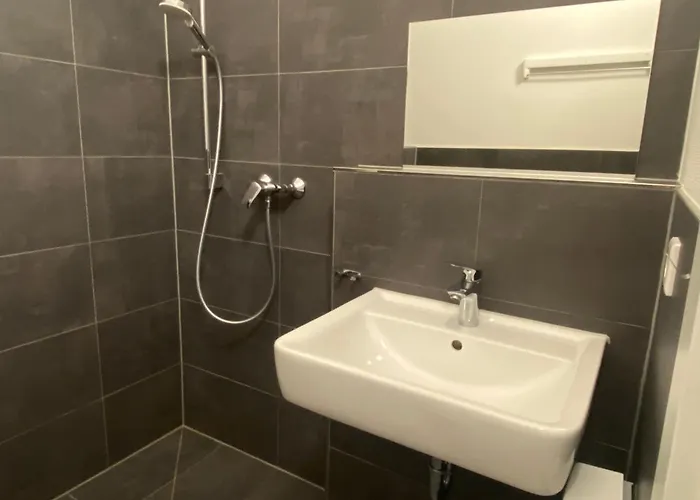 Bielefeld City Apartments - Komfortable Einzelzimmer Und Doppelzimmer - Modernes Badezimmer, Schnelles Wlan, Self-Check-In