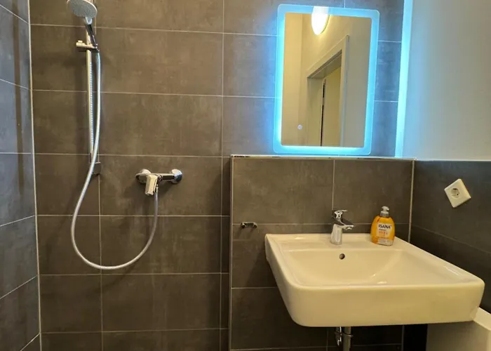 Bielefeld City Apartments - Komfortable Einzelzimmer Und Doppelzimmer - Moderne Badezimmer, Schnelles Wlan, Self-Check-In